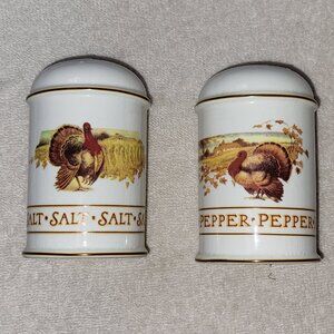 Hallmark Turkey Autumn 4" Tall Salt & Pepper Shakers guc